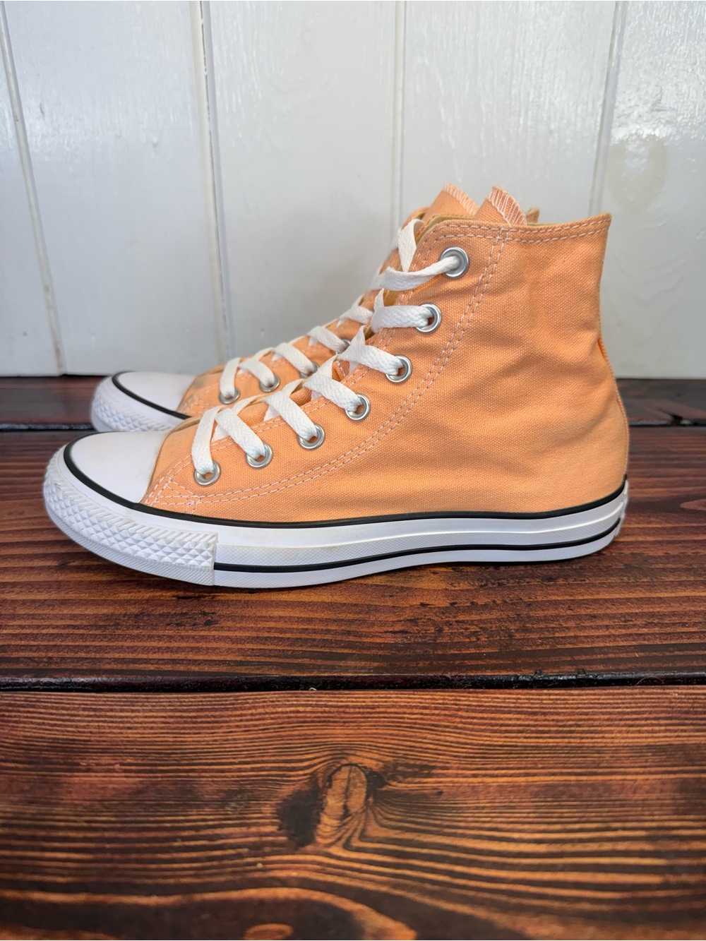Converse Chuck Taylor All-Star High Top Sneakers – Peach/Orange Canvas Women’s 7
